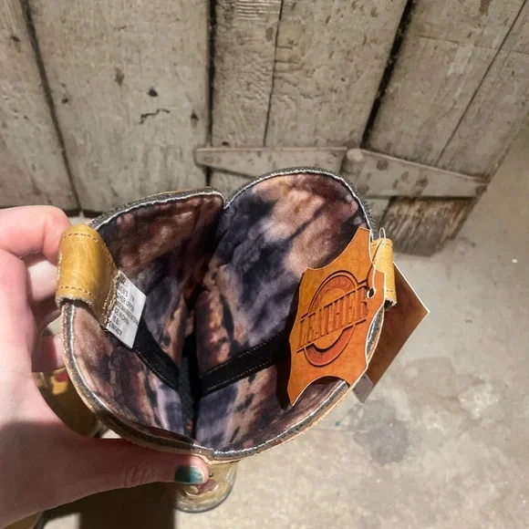 Laredo Women’s Cowboy Boots in embroidered cutout tan leather. Size 7 NWT - Picture 8 of 11